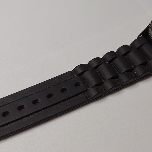 Zebra Striped Geneva Watch With Rubber Black Band - Picture 6 of 12